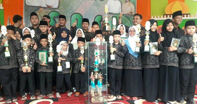 Anak shaleh dan shalehah juara umum FASI yang berhasil mengharumkan nama Kota Jambi.