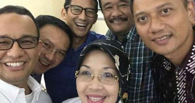 Calon Gubernur & Wakil Gubernur DKI selfie bersama sebelum pengambilan no urur. <i>Foto - Instagram</i>