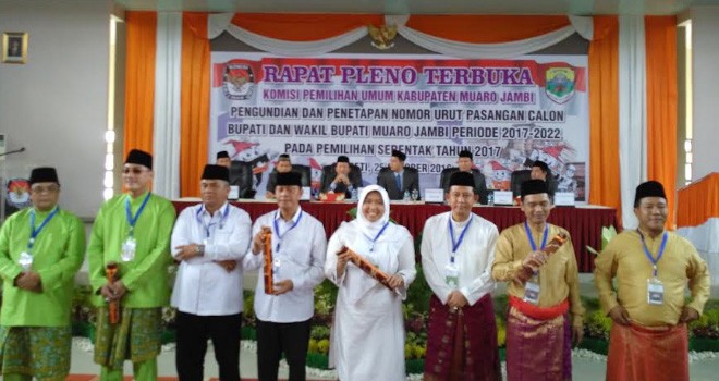 Rapat pleno terbuka pengundian nomor urut Calon Bupati dan Wakil Bupati Muaro Jambi.
