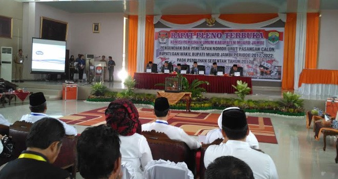 Rapat pleno terbuka pengundian nomor urut Calon Bupati dan Wakil Bupati Muaro Jambi.