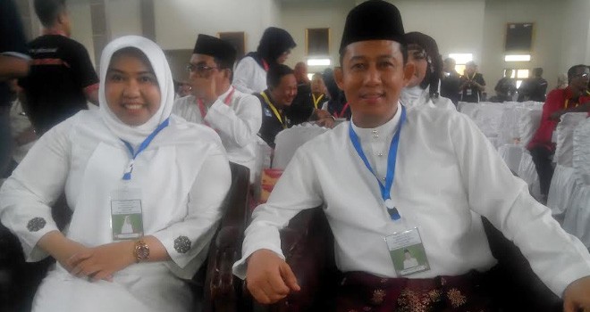 Masnah - BBS Kenakan Stelan Putih saat pengambilan no urut.