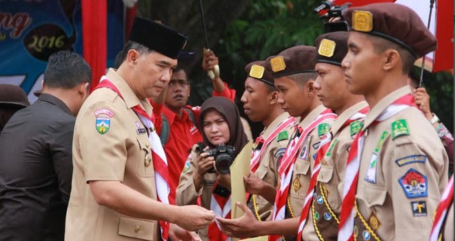Walikota Jambi, SY Fasha saat membuka Raimuna Pramuka Kwartir Cabang Kota Jambi di lapangan Pusdiklatcab di kelurahan Pematang Sulur, kecamatan Telanaipura.
