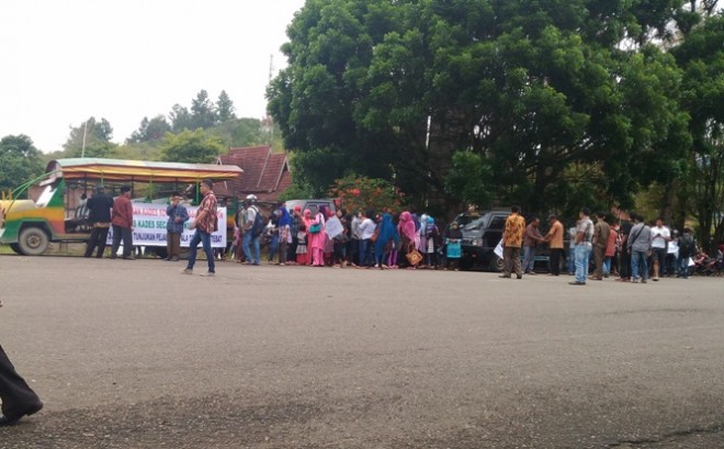 Aksi demo warga Koto Tebat di Kantor Bupati Kerinci Kamis (27/10) hari ini pukul 10.30  Wib
