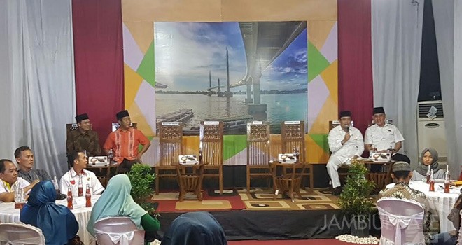 Acara debat kandidat Calon Bupati Muaro Jambi.