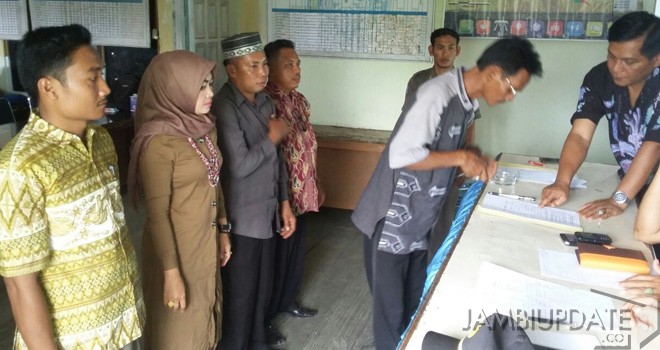 Cakades yang maju dalam Pilkades diwajibkan menandatangani Deklarasi Pilkades Damai.