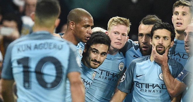 Skuat Manchester City merayakan gol yang dicetak oleh Ilkay Gundogan (tiga kiri). <i>Foto: AFP</i>