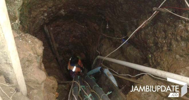 Lobang jarum tambang emas ilegal di Merangin.