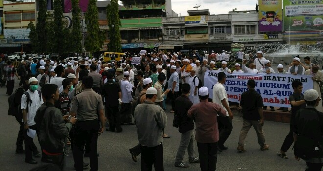 Aksi Demo Bela Islam di bundaran tugu juang jambi.