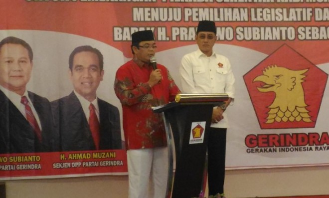 Pasangan Idola menyampaikan visi dan misi di rakorda Partai Gerindra di Hotel Rumah Kito Sabtu (5/11)