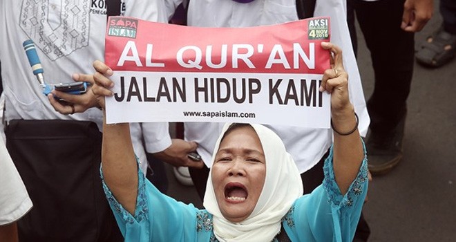 Massa Aksi Bela Islam II menuntut proses hukum kasus dugaan penistaan agama oleh Ahok di Jakarta, 4 November 2016. Foto: Ricardo/dok.JPNN.com
