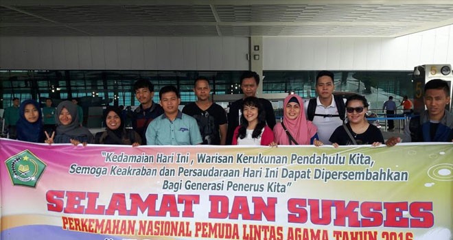 Peserta Forum Pemuda Lintas Agama (Formula) Jambi yang mengikuti kegiatan perkemahan nasional pemuda lintas agama tahun 2016 di Citra Alam Riverside Cisarua Bogor.