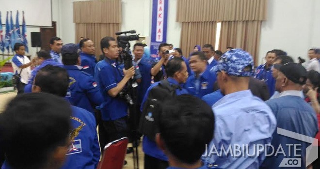 Musda Demokrat Ricuh.