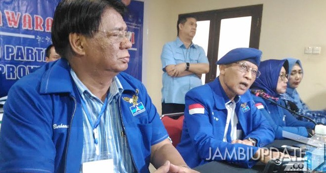 Burhanuddin bersama Pramono Edi pada acara Musda III DPD Demokrat Jambi