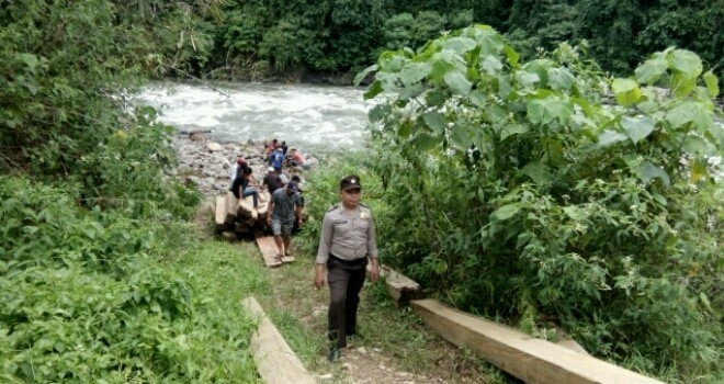 Polisi masih melakukan pencarian korban tenggelam.