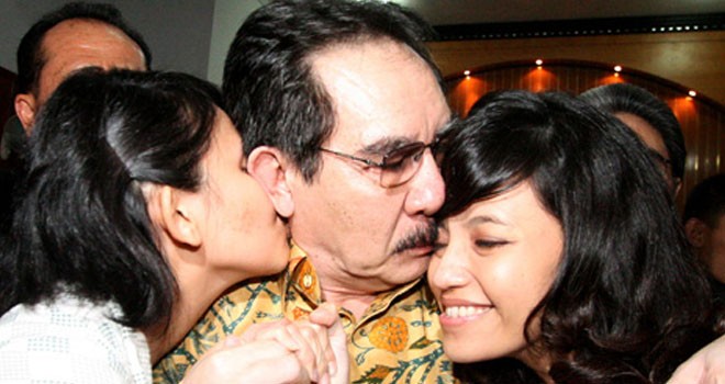 Antasari dan dua putrinya <i> Foto : NET </i>