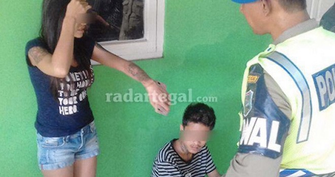 Penghuni indekos yang terjaring razia Satuan Polisi Pamong Praja (Satpol PP) Kota Tegal, Kamis (10/11). Foto: Radar Tegal/JPG