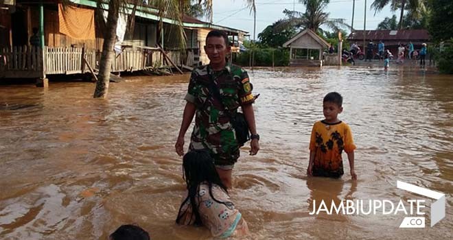 Banjir yang menerjang Tungkal Ulu.