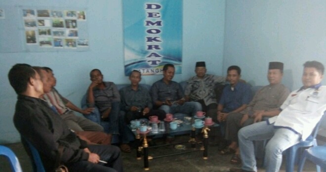Ketua DPC Demokrat Batanghari Jasasila mengumpulkan seluruh DPAC delapan Kecamatan di kantor Demokrat Muarabulian.