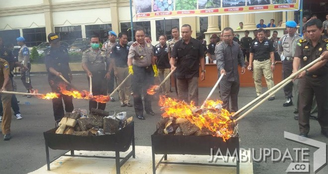 Pemusnahan oleh Kapolda Jambi.