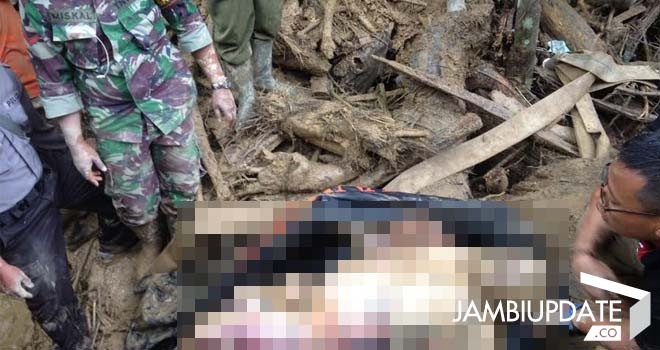 Korban longsor di Tanjabbar yang berhasil di evakuasi.