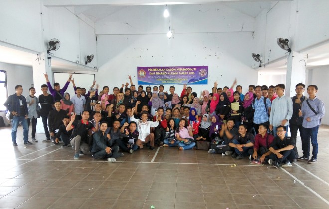 ANTUSIAS: Mahasiswa Prodi TI bersama dosen dan Nara Sumber.