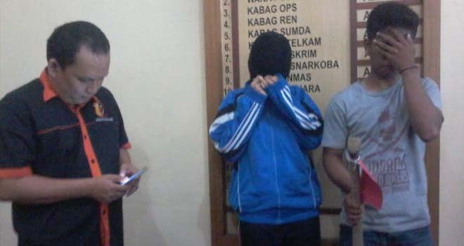 Pasangan Mahasiswa yang diamankan aparat kepolisian.