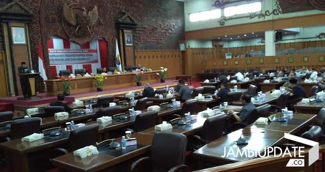 Terlihat rapat paripurna di Gedung DPRD Provinsi Jambi Sepi.