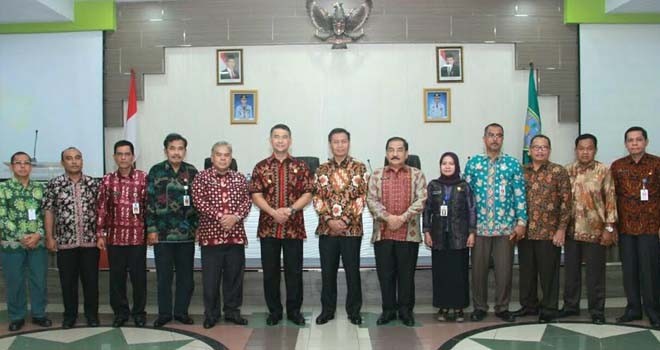 Foto bersama Walikota Jambi, SY Fasha saat menghadiri seminar Saber Pungli.