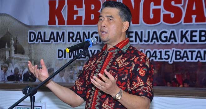 Walikota Jambi H. Syarif Fasha saat membuka secara resmi seminar kebangsaan bersama Kodim 0415 / Batanghari, Minggu (20/11).