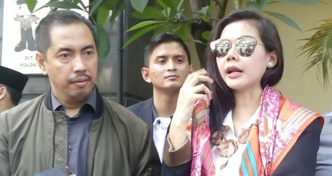 odel majalah dewasa Anneke Caroline melaporkan kekasihnya NS, yang menghamilinya ke Mapolda Metro Jaya, Semanggi, Jakarta Selatan, Rabu (23/11)â€Ž. Foto: Fathan Sinaga/JPNN