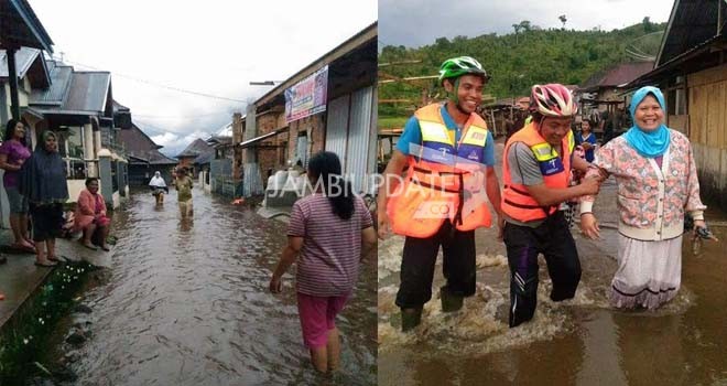 Banjir bandang yang menghantam rumah warga.