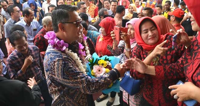 Tampak pula hadir dalam penyambutan itu, Staf Ahli Walikota, Asisten, Kepala SKPD, Kepala Bagian, serta Camat se-Kota Jambi.