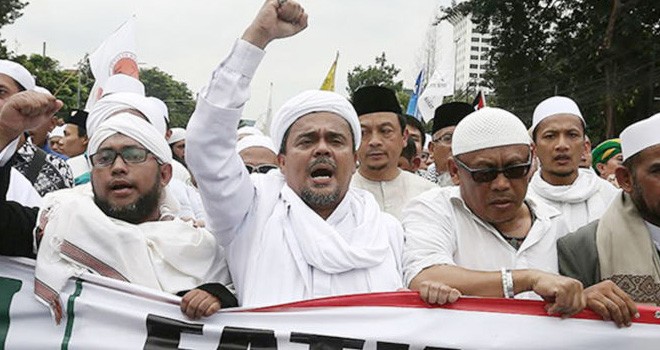Habib Rizieq Shihab memimpin aksi damai.