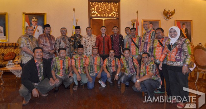 Gubernur Jambi, Ketua DPRD Provinsi Jambi, kapolda Jambi, Danrem 042/Gapu yang ikut melepas keberangkatan Kades Favorit JE. Foto : M Ridwan / Jambi Ekspres