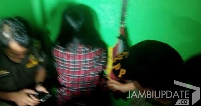 Pasangan peajar yang terjaring razia oleh Tim gabungan Satpol PP, Dinas Sosial, BPMPPT Kota Jambi.