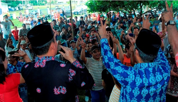 Pengukuhan Tim Keluarga Suka-Syahlan Kecamatan Tebo Ulu Sabtu (3/12).