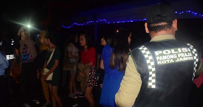 Tim Gabungan berhasil mengamankan puluhan pengunjung tanpa identitas ditempat hiburan malam.