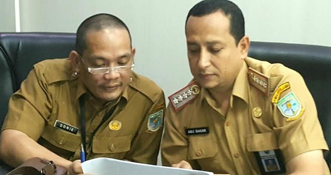 Kabag Humas Abu Bakar berkoordinasi dengan Kepala Bappeda DR. Donny Ramli.