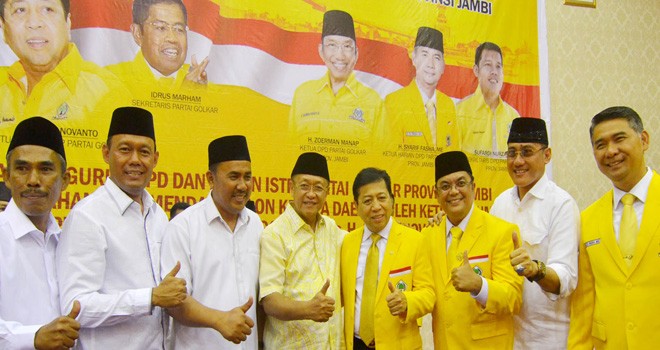 Ketua DPP Golkar, Setya Novanto (Setnov) bersama pasangan Cakada jilid II pada acara deklarasi dukungan. Hadapi kampanye akbar, Golkar siapkan Jurkamnas.