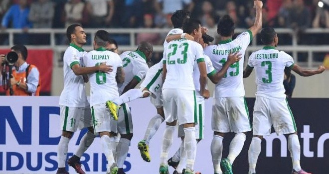 Para pemain Indonesia merayakan gol penentu kemenangan Indonesia atas Vietnam pada leg kedua semifinal Piala AFF di Stadion My Dinh, Hanoi, Sabtu (7/12) malam WIB. Foto : pojoksatu.id