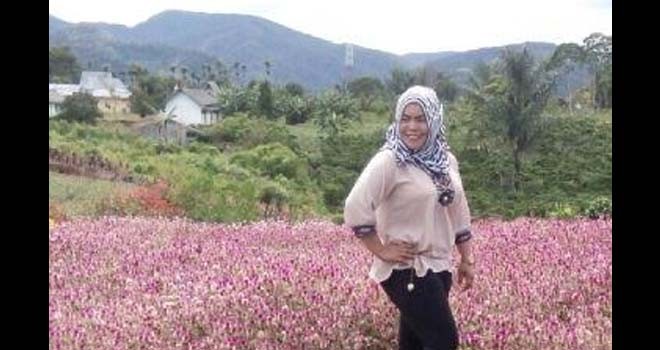 Dewi Sumartina, penyanyi asal jangkat.