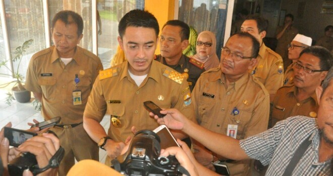 Gubernur Jambi, Zumi Zola.