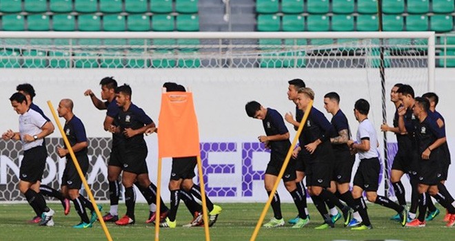 Skuat Thailand di piala AFF 2016 saat menjalani latihan. Foto: Angger Bondan/dok.JPNN.com