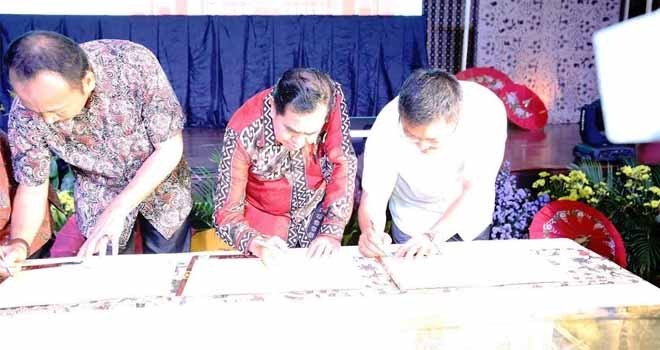 Wako AJB bersama sejumlah kepala daerah lain di Indonesia menandatangani piagam Komitmen Kota Pusaka di Kemen PUPR RI Jakarta