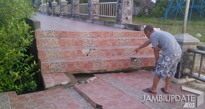 Kondisi tempat pariwisata di Kabupaten Tanjung Jabung Barat, Ancol Beach.
