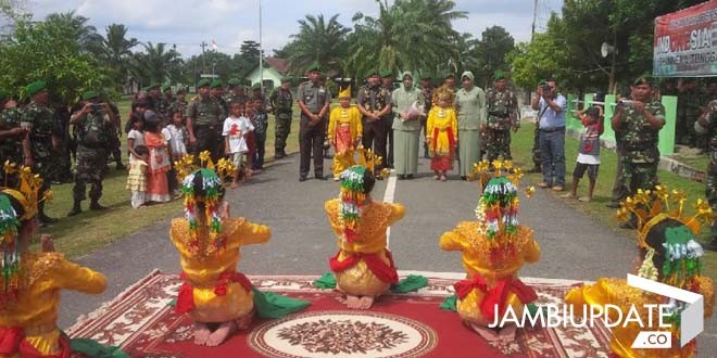 Letnan Kolonel Inf Denny Noviandi saat disambut di Makodim 0415/Batanghari.