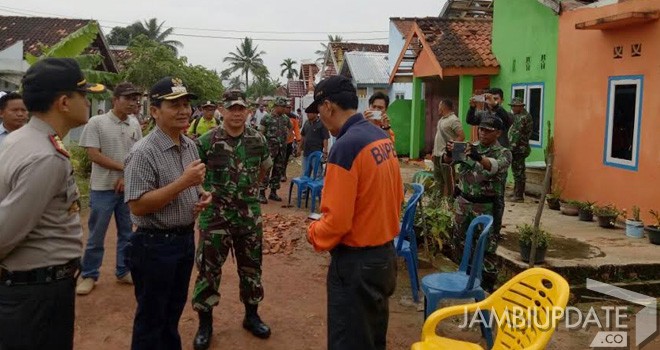 Pj Bupati, Dandim dan Kapolres Muarojambi Sambangi Korban Angin Puting Beliung.
