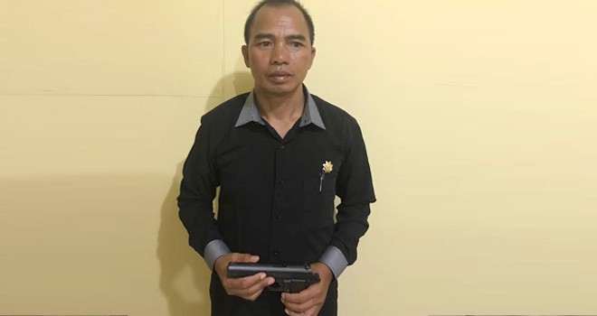 Agargani, Kades Koto Baru, Jangkat Timur, Merangin yang diamankan polisi akibat membawa air softgun ke Gedung DPRD.