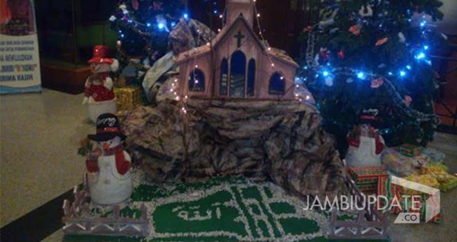 Pohon natal yang bertuliskan lafaz Allah di Hotel Novita