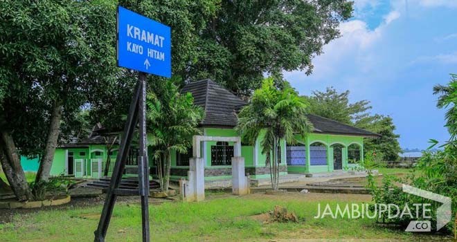 Situs makam orang kayo hitam di Tanjabtim.